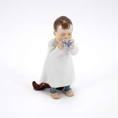 PORCELAIN HENTSCHEL CHILD DRINKING FROM ONION PATTERN CUP