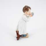 PORCELAIN HENTSCHEL CHILD DRINKING FROM ONION PATTERN CUP - photo 4