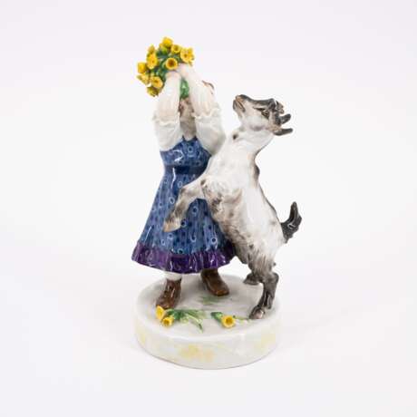 PORCELAIN FIGURINE OF A GIRL WITH BILLY-GOAT AND FLOWER BOUQUET - фото 4
