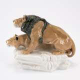 PORCELAIN FIGURINE OF A CROUCHING PAIR OF LIONS - photo 4