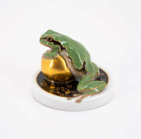 PORCELAIN FROG ON A GOLDEN BALL - фото 5