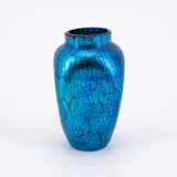 SMALL ELECTRIC-BLUE FAVRILE-GLASS VASE - photo 3