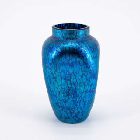 SMALL ELECTRIC-BLUE FAVRILE-GLASS VASE - фото 4