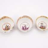 THREE PORCELAIN TEA BOWLS WITH CONTINOUS CHINOISERIES - photo 5