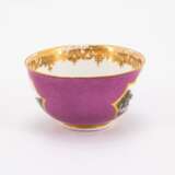 PORCELAIN TEA BOWL AND SAUCER WITH PURPLE GROUND AND LANDSCAPE CARTOUCHES - Foto 5