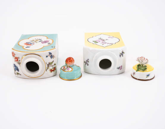 TWO PORCELAIN TEA CADDIES WITH GROUND AND FLOWER RESERVES - photo 5