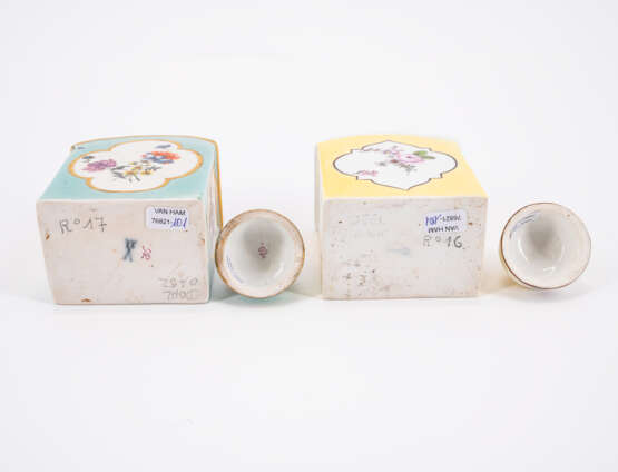 TWO PORCELAIN TEA CADDIES WITH GROUND AND FLOWER RESERVES - photo 6