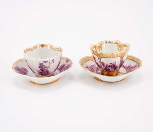 TWO PORCELAIN CUPS & SAUCERS WITH PURPLE PAINTING AND A CIGAR TUBE WITH GALLANT SCENES - Foto 4