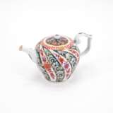 PORCELAIN TEA POT WITH STRIPED DECOR IN THE STYLE OF EAST ASIAN 'BROCADE WARE' - Foto 6