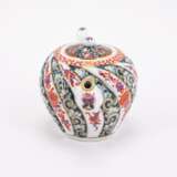PORCELAIN TEA POT WITH STRIPED DECOR IN THE STYLE OF EAST ASIAN 'BROCADE WARE' - Foto 3