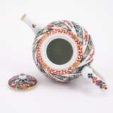 PORCELAIN TEA POT WITH STRIPED DECOR IN THE STYLE OF EAST ASIAN 'BROCADE WARE' - Foto 4