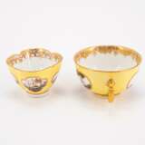 PORCELAIN CUP WITH HANDLE AND SAUCER WITH LANDSCAPE CARTOUCHES AND YELLOW GROUND & MATCHING TEA BOWL AND SAUCER WITH MERCHANT NAVY SCENES AND YELLOW GROUND - Foto 2
