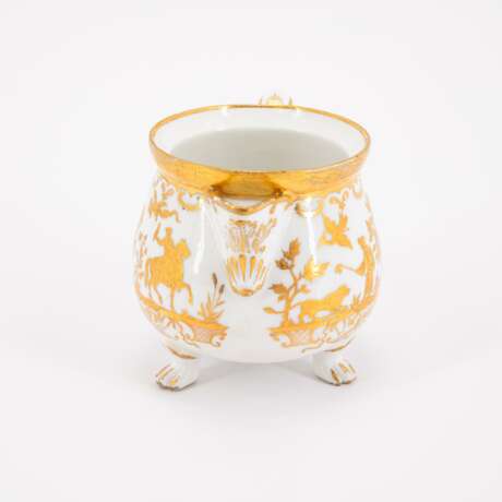 PORCELAIN CREAM JUG WITH GOLDEN CHINOISERIES - photo 4