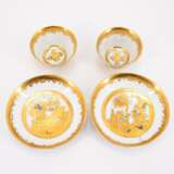 TWO PORCELAIN TEA BOWLS AND SAUCERS & TWO PORCELAIN BEAKERS AND SAUCERS WITH DECORATED-OVER GOLDEN CHINOISERIES - фото 11