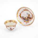 PORCELAIN TEA BOWL WITH CHINOISERIES AND SAUCER WITH MERCHANT NAVY SCENES - Foto 1