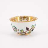 PORCELAIN TEA BOWL AND SAUCER WITH LANDSCAPE CARTOUCHES AND APPLIED VINE LEAVES DECOR - photo 4