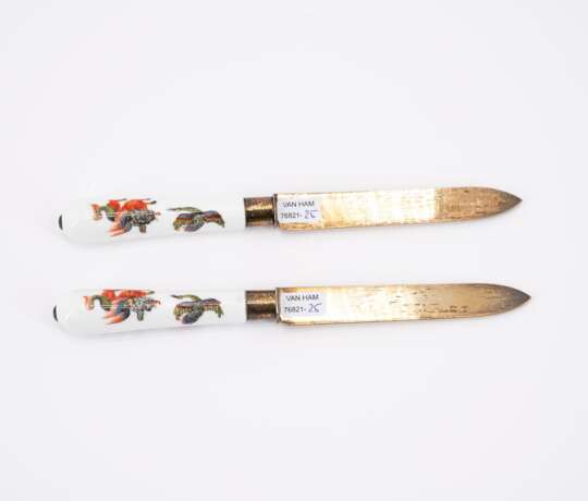 PORCELAIN AND GILT SILVER CUTLERY SET FOR TWO WITH KAKIEMON DECOR - фото 5
