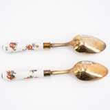 PORCELAIN AND GILT SILVER CUTLERY SET FOR TWO WITH KAKIEMON DECOR - Foto 7