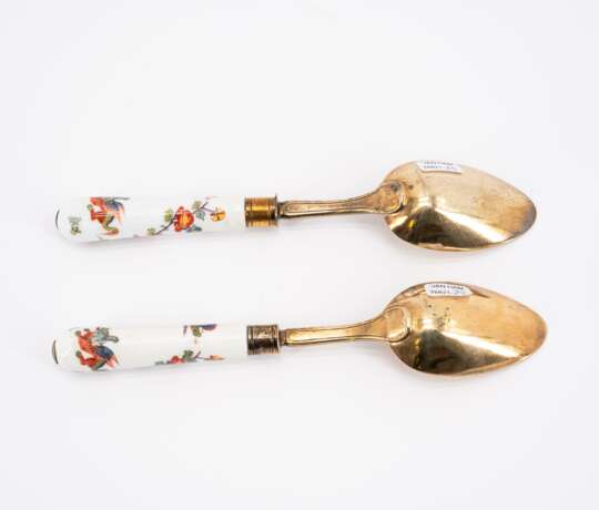 PORCELAIN AND GILT SILVER CUTLERY SET FOR TWO WITH KAKIEMON DECOR - фото 7