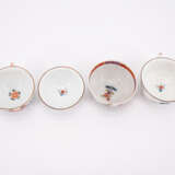 THREE PORCELAIN CUPS AND TWO PORCELAIN TEA BOWLS WITH SAUCERS AND KAKIEMON DECOR - photo 5