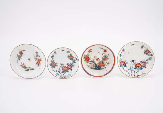 THREE PORCELAIN CUPS AND TWO PORCELAIN TEA BOWLS WITH SAUCERS AND KAKIEMON DECOR - photo 7