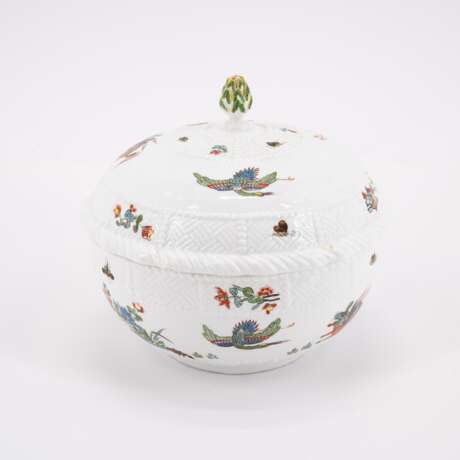 SMALL PORCELAIN TUREEN AND LID WITH CHI'I'LIN DECOR - Foto 2
