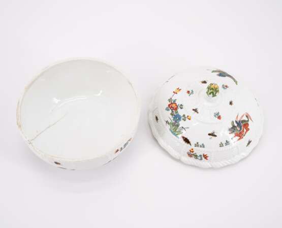 SMALL PORCELAIN TUREEN AND LID WITH CHI'I'LIN DECOR - photo 5