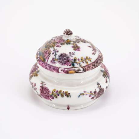 OVAL PORCELAIN BOX WITH TABLE DECOR PAINTED BLUE UNDER GLAZE AND PURPLE COLOURED - фото 2