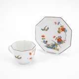 OCTAGONAL PORCELAIN CUP AND SAUCER WITH 'BIRD AND ROCK' KAKIEMON DECOR - Foto 1