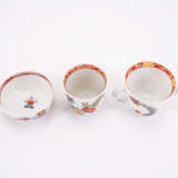 PORCELAIN MUG WITH DOUBLE HANDLE, BEAKER & TEA BOWL WITH SAUCERS AND WITH OVER-DECORATED KAKIEMON DECOR - фото 5