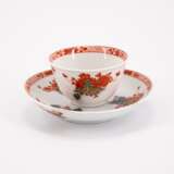 THREE PAIRS OF PORCELAIN TEA BOWLS WITH SAUCERS AND IRON RED KAKIEMON DECOR WITH DECOR PAINTED BLUE UNDER GLAZE - Foto 4