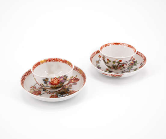 PORCELAIN TEA BOWL AND SAUCER WITH TABLE DECOR & PORCELAIN TEA BOWL AND SAUCER WITH RICE STRAW SHEAVES - Foto 1