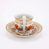 THREE PORCELAIN CUPS AND MATCHING SAUCERS WITH DIFFERENT ORNAMENTATION AND GROUND DECORS - фото 7