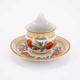 THREE PORCELAIN CUPS AND MATCHING SAUCERS WITH DIFFERENT ORNAMENTATION AND GROUND DECORS - фото 9