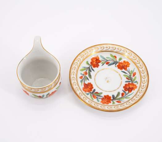 THREE PORCELAIN CUPS AND MATCHING SAUCERS WITH DIFFERENT ORNAMENTATION AND GROUND DECORS - фото 10