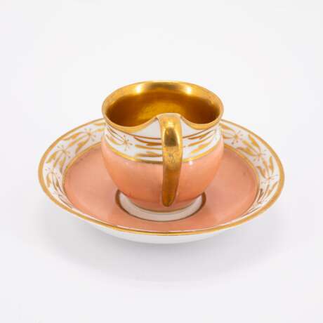 THREE PORCELAIN CUPS AND MATCHING SAUCERS WITH DIFFERENT ORNAMENTATION AND GROUND DECORS - фото 12