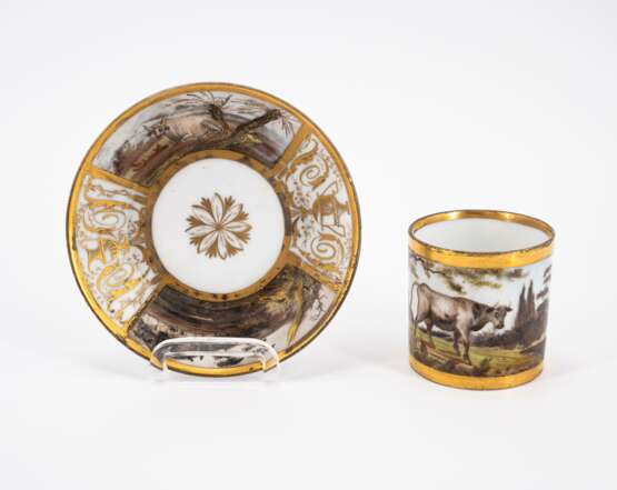 FIVE PORCELAIN CUPS AND ONE SAUCER WITH DOMESTIC SCENES - photo 2