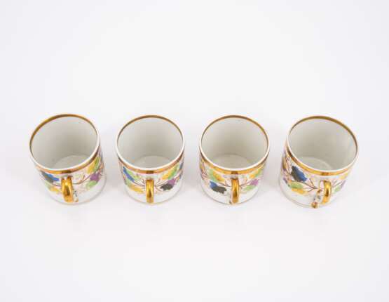 FIVE PORCELAIN CUPS AND ONE SAUCER WITH DOMESTIC SCENES - Foto 6