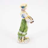 PORCELAIN FEMALE MUSICIAN WITH HURDY-GURDY - photo 4