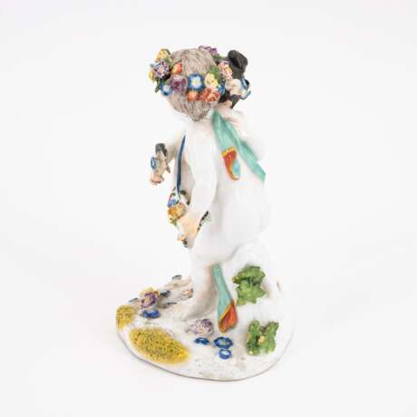 SMALL PORCELAIN PAIR OF AMORETTI WITH ALLEGORICAL ATTRIBUTES OF SPRING AND SUMMER - Foto 2