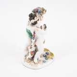 SMALL PORCELAIN PAIR OF AMORETTI WITH ALLEGORICAL ATTRIBUTES OF SPRING AND SUMMER - photo 4