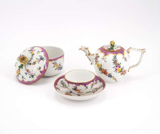 PORCELAIN TEA SERVICE FOR SIX WITH FLOWER GARLANDS AND PURPLE SCALES DECOR - photo 4