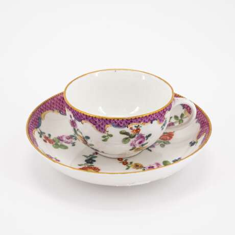 PORCELAIN TEA SERVICE FOR SIX WITH FLOWER GARLANDS AND PURPLE SCALES DECOR - фото 7