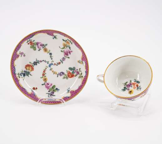 PORCELAIN TEA SERVICE FOR SIX WITH FLOWER GARLANDS AND PURPLE SCALES DECOR - photo 9