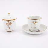 ONE PORCELAIN CUP AND LID WITH SAUCER AND A PORCELAIN CUP WITH HANDLE WITH PORTRAITS - photo 2