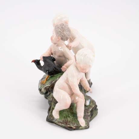 THREE PORCELAIN CUPIDS WITH MOORHEN - photo 2