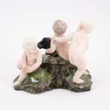THREE PORCELAIN CUPIDS WITH MOORHEN - photo 3