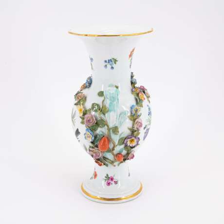 SMALL PORCELAIN VASE WITH APPLIED FLOWERS AND FRUITS - photo 2