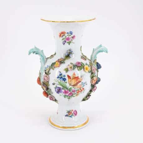 SMALL PORCELAIN VASE WITH APPLIED FLOWERS AND FRUITS - photo 3