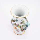 SMALL PORCELAIN VASE WITH APPLIED FLOWERS AND FRUITS - фото 5